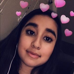Meet your Posher, Alejandra